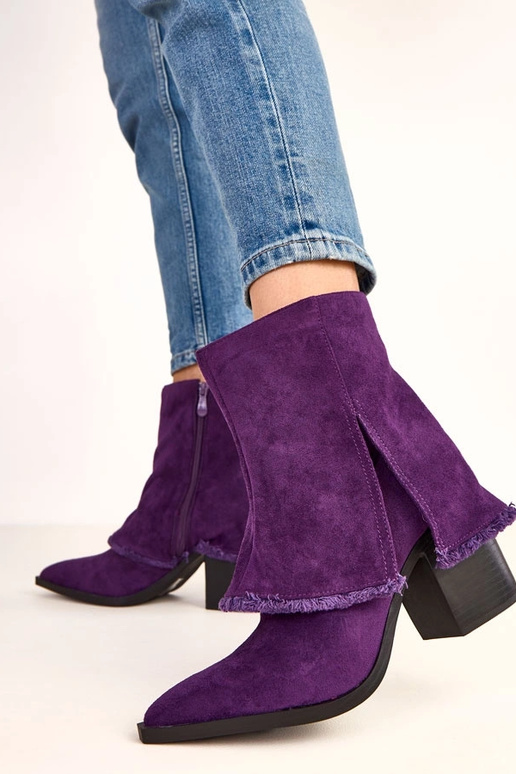 Bottines violettes à talon avec tige... Bottines violettes à talon avec tige...