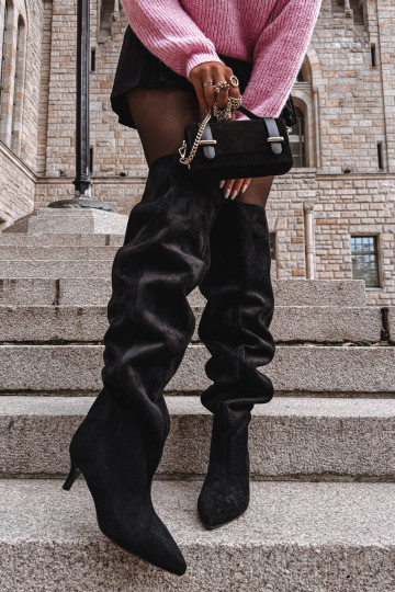 Un modèle convaincant bottes pour femmes avec des talons fins couleur noire Ysolienne