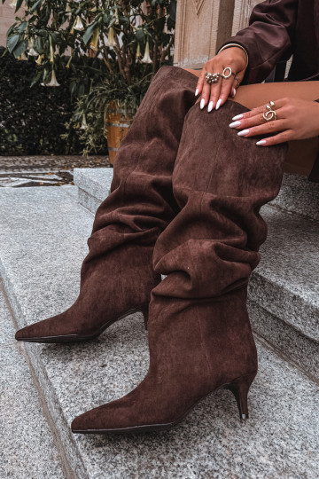 Un modèle convaincant bottes pour femmes avec des talons fins CzekoladoÀe Ysolienne