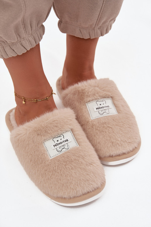 chaussures fait maison Chaussons Féminin avec un manteau de fourrure beige Il fautelis chaussures fait maison Chaussons Féminin avec un manteau de fourrure beige Il fautelis