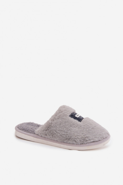 chaussures fait maison Chaussons Féminin avec un manteau de fourrure couleur grise Il fautelis chaussures fait maison Chaussons Féminin avec un manteau de fourrure couleur grise Il fautelis