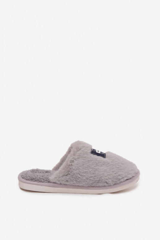 chaussures fait maison Chaussons Féminin avec un manteau de fourrure couleur grise Il fautelis chaussures fait maison Chaussons Féminin avec un manteau de fourrure couleur grise Il fautelis