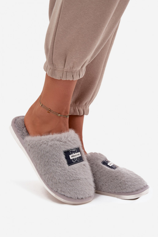 chaussures fait maison Chaussons Féminin avec un manteau de fourrure couleur grise Il fautelis chaussures fait maison Chaussons Féminin avec un manteau de fourrure couleur grise Il fautelis