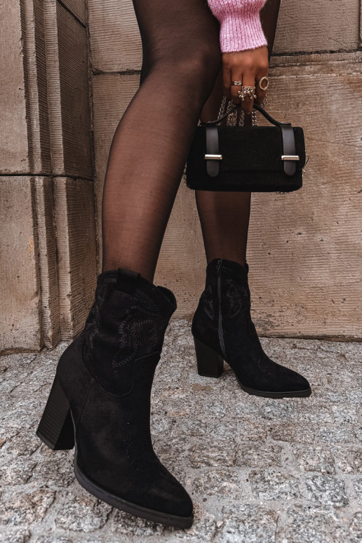 bottes style coÀboy Féminin avec des talons en daim écologiqueoÀe couleur noire Carissa bottes style coÀboy Féminin avec des talons en daim écologiqueoÀe couleur noire Carissa