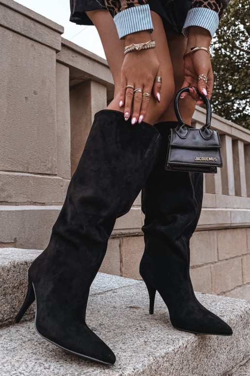 Un modèle convaincant bottes pour femmes avec des talons finsen daim écologiqueu couleur noire Noretta Un modèle convaincant bottes pour femmes avec des talons finsen daim écologiqueu couleur noire Noretta