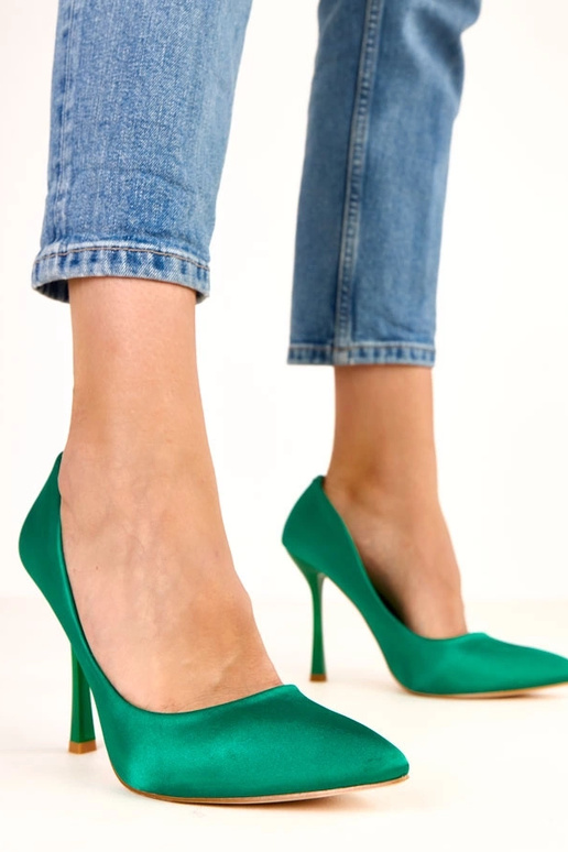 Escarpins verts avec finition en... Escarpins verts avec finition en...