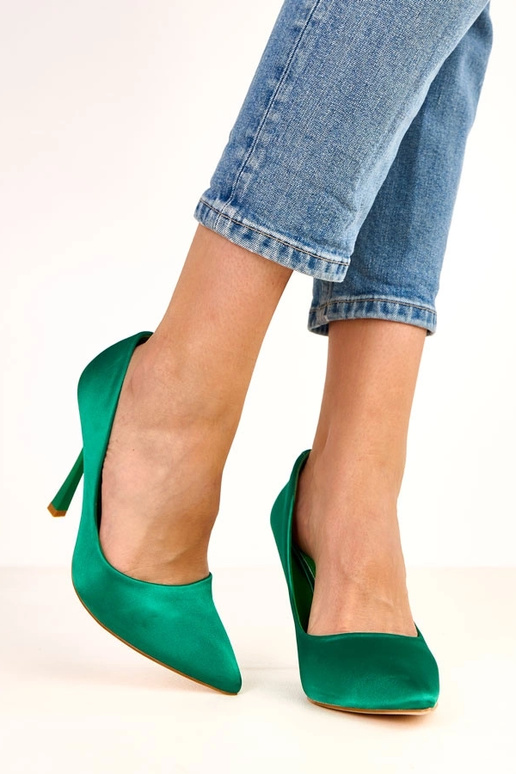 Escarpins verts avec finition en... Escarpins verts avec finition en...