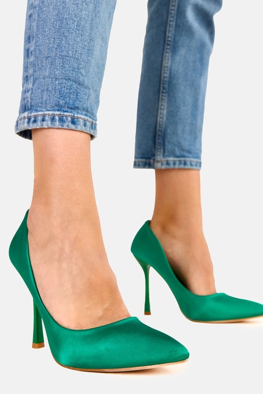 Escarpins verts avec finition en... Escarpins verts avec finition en...