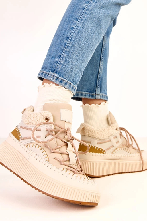 Bottes de neige beiges avec lacets et... Bottes de neige beiges avec lacets et...