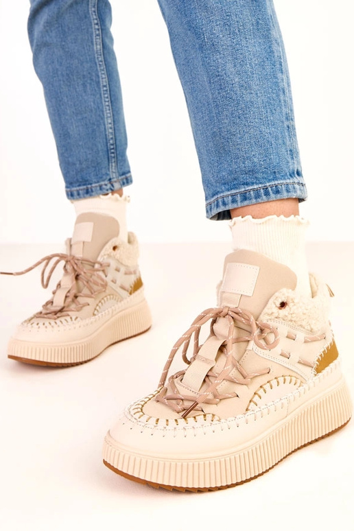 Bottes de neige beiges avec lacets et... Bottes de neige beiges avec lacets et...