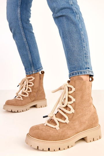 Bottines beiges avec lacet... 2