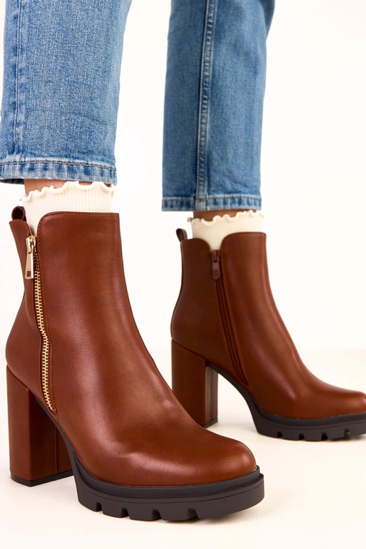 Bottines brunes à talon épais Kage Bottines brunes à talon épais Kage