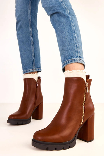 Bottines brunes à talon... 2