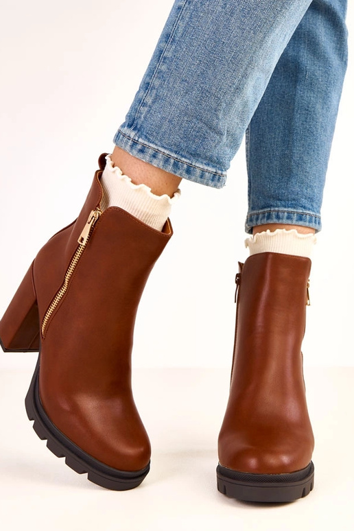 Bottines brunes à talon épais Kage Bottines brunes à talon épais Kage