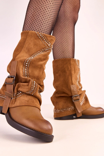 Bottines brunes à revers... 2