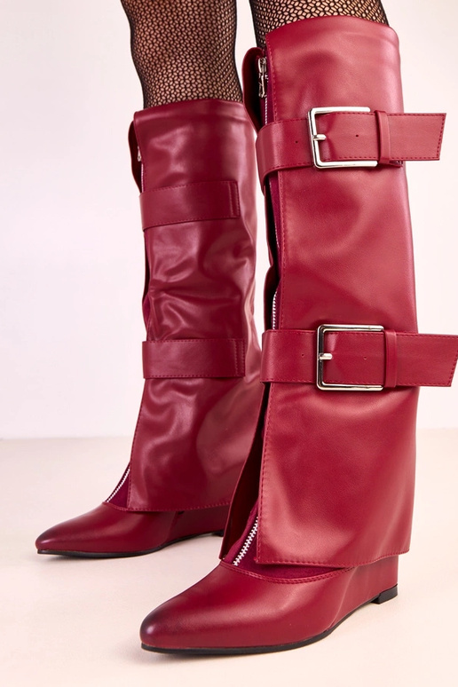 Bottes hautes rouges à plateforme... Bottes hautes rouges à plateforme...