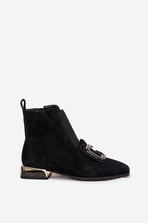 Peau Chaussures en daim Féminin Sur un talon bas avec des ornements D&A MR52-217 couleur noire Peau Chaussures en daim Féminin Sur un talon bas avec des ornements D&A MR52-217 couleur noire