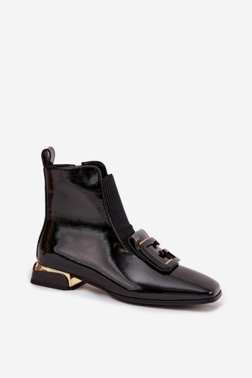 Peau avec effet vernis Bottes pour femmes Sur un talon bas avec des ornements D&A MR52-216 couleur noire Peau avec effet vernis Bottes pour femmes Sur un talon bas avec des ornements D&A MR52-216 couleur noire