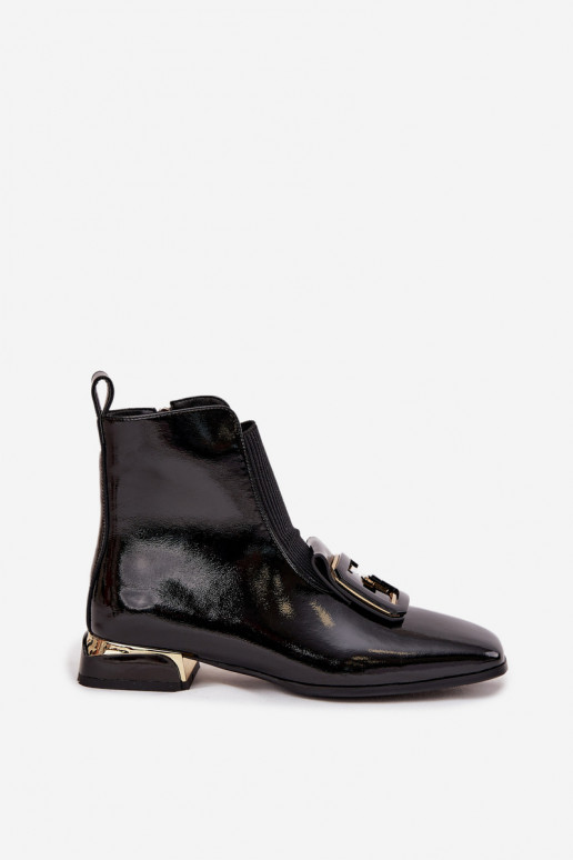 Peau avec effet vernis Bottes pour femmes Sur un talon bas avec des ornements D&A MR52-216 couleur noire Peau avec effet vernis Bottes pour femmes Sur un talon bas avec des ornements D&A MR52-216 couleur noire