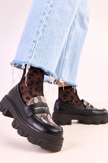 Mocassins Loles en cuir noir avec motif serpent 2