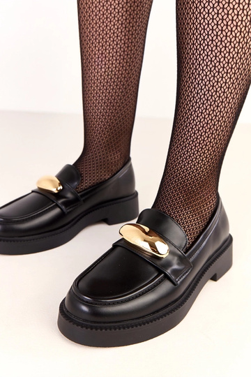 Mocassins Ella en cuir noir avec ornement doré 2