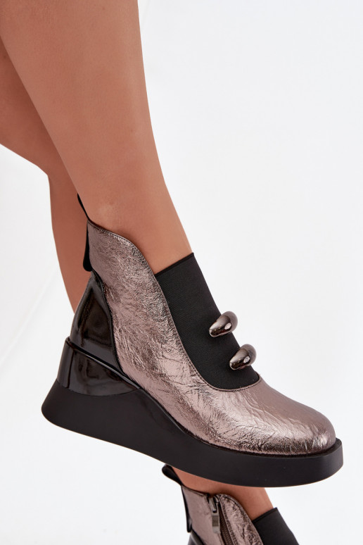 Bottes pour femmes Sur un coin D&A MR52-106 Conception métallique Bottes pour femmes Sur un coin D&A MR52-106 Conception métallique