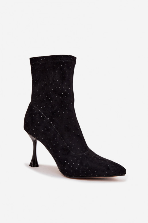 Décoré Bottes pour femmes avec des talons fins D&A JC52-882 couleur noire Décoré Bottes pour femmes avec des talons fins D&A JC52-882 couleur noire