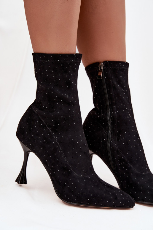Décoré Bottes pour femmes avec des talons fins D&A JC52-882 couleur noire Décoré Bottes pour femmes avec des talons fins D&A JC52-882 couleur noire