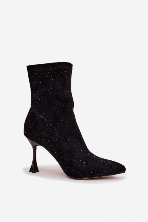 Décoré Bottes pour femmes avec des talons fins D&A JC52-882 couleur noire Décoré Bottes pour femmes avec des talons fins D&A JC52-882 couleur noire