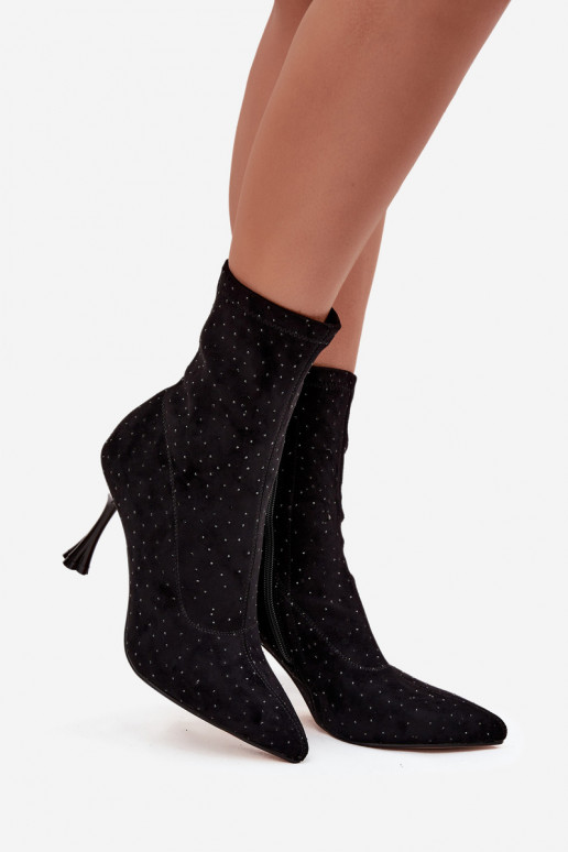 Décoré Bottes pour femmes avec des talons fins D&A JC52-882 couleur noire Décoré Bottes pour femmes avec des talons fins D&A JC52-882 couleur noire