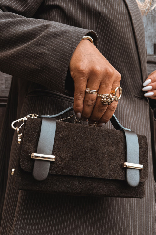 Ordinateur de pocheActivéturalnego en daimu avec des chaînes CzekoladoÀa Nivra Ordinateur de pocheActivéturalnego en daimu avec des chaînes CzekoladoÀa Nivra