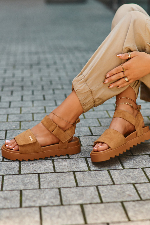 Féminin Sandales en daim avec une plateforme Big Star NN274705 marron Féminin Sandales en daim avec une plateforme Big Star NN274705 marron