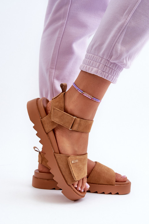 Féminin Sandales en daim avec une plateforme Big Star NN274705 marron Féminin Sandales en daim avec une plateforme Big Star NN274705 marron