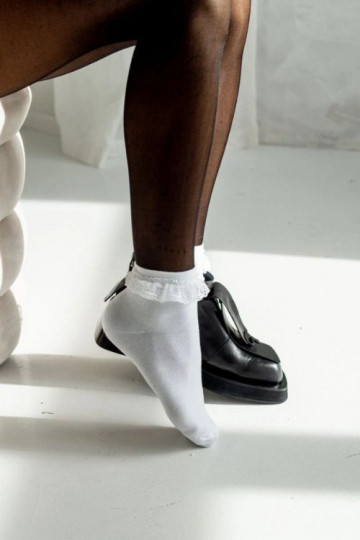 Chaussettes Féminin BaÀełniane avec de la dentelle couleur blanche