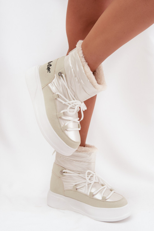 Bottes de neige Féminin avec une plateforme Lee Cooper LCJ-25-03-3815 couleur blanche Bottes de neige Féminin avec une plateforme Lee Cooper LCJ-25-03-3815 couleur blanche