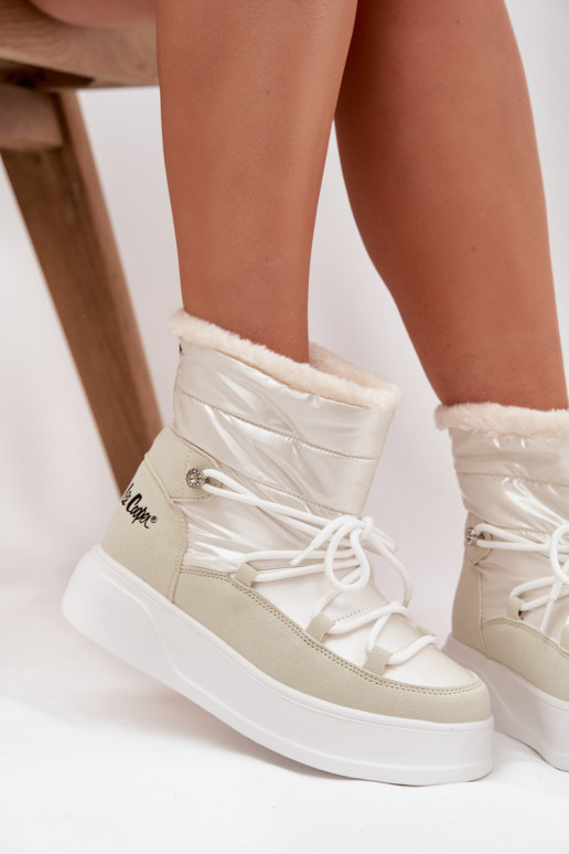 Bottes de neige Féminin avec une plateforme Lee Cooper LCJ-25-03-3815 couleur blanche Bottes de neige Féminin avec une plateforme Lee Cooper LCJ-25-03-3815 couleur blanche