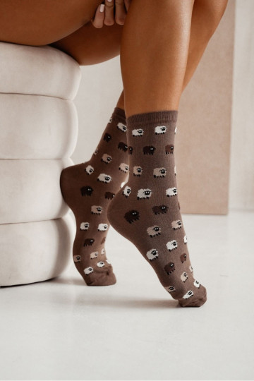 Chaussettes pour femmes avec une application de moutons, couleur marron