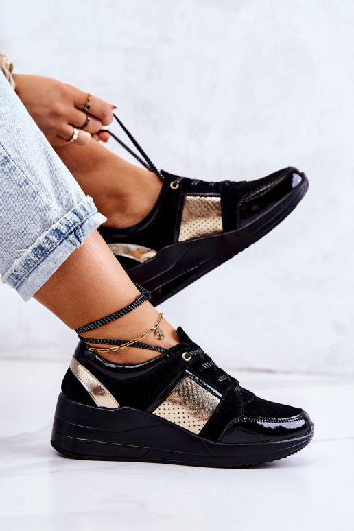 Féminin en daim baskets Sur un coin couleur noire Larson