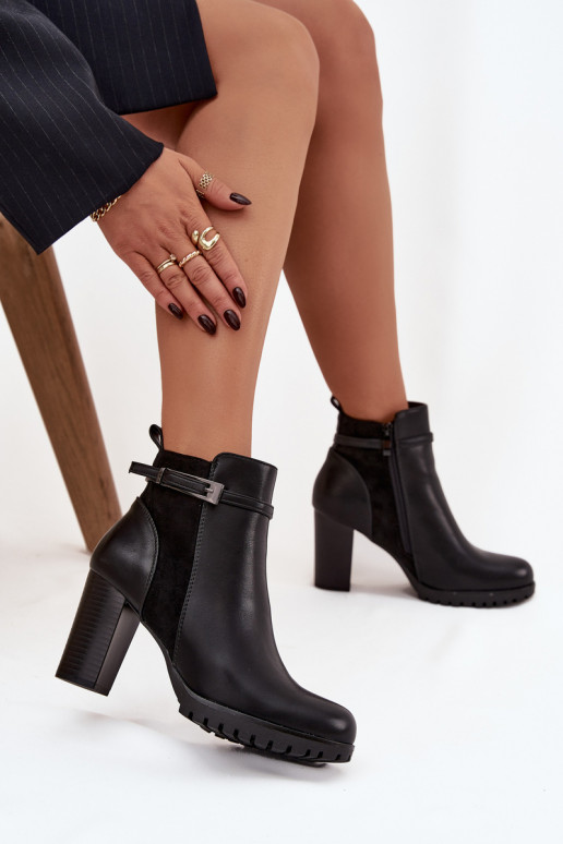 Bottes pour femmes avec des sangles couleur noire Mirielle