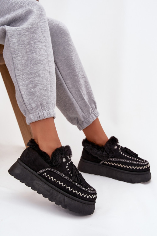 Bottes de neige Féminin avec une plateforme avec un manteau de fourrure Et la frange couleur noire Ferayne