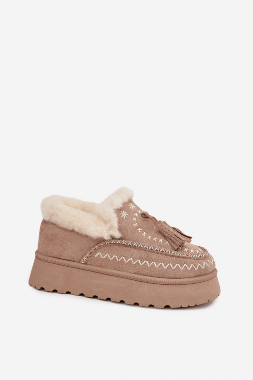 Bottes de neige Féminin avec une plateforme avec un manteau de fourrure Et la frange beige Ferayne