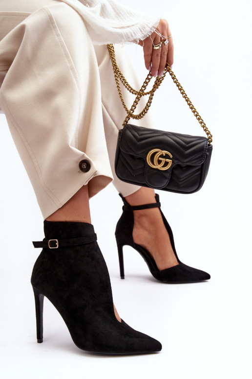 Chaussures en daim Féminin avec des talons fins couleur noire Amalundi