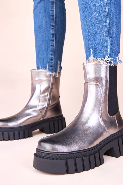 Bottines argentées sur plateforme...