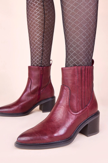 Bottines bordeaux sur talon...