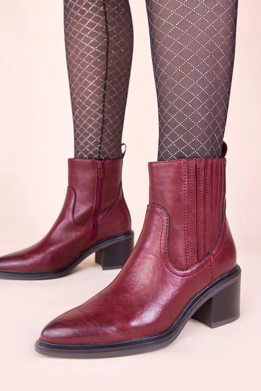 Bottines bordeaux sur talon avec...