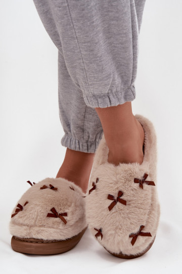 avec un manteau de fourrure Chaussons Féminin avec des rubans beige Saviera 2