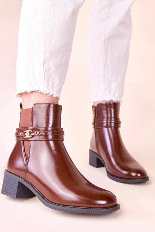 Bottines marron à talon bloc avec une...