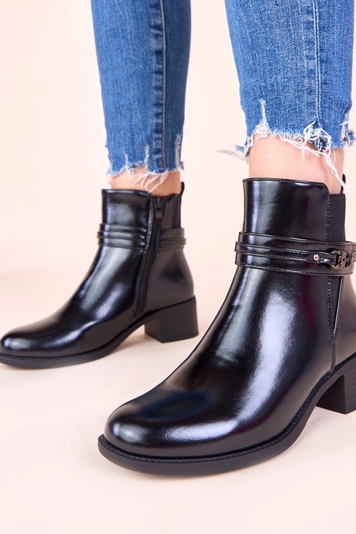 Bottines noires à talon bloc avec une...