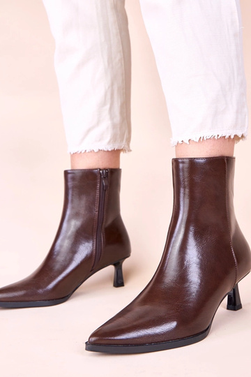 Bottines marron à talon aiguille type canard Mordi
