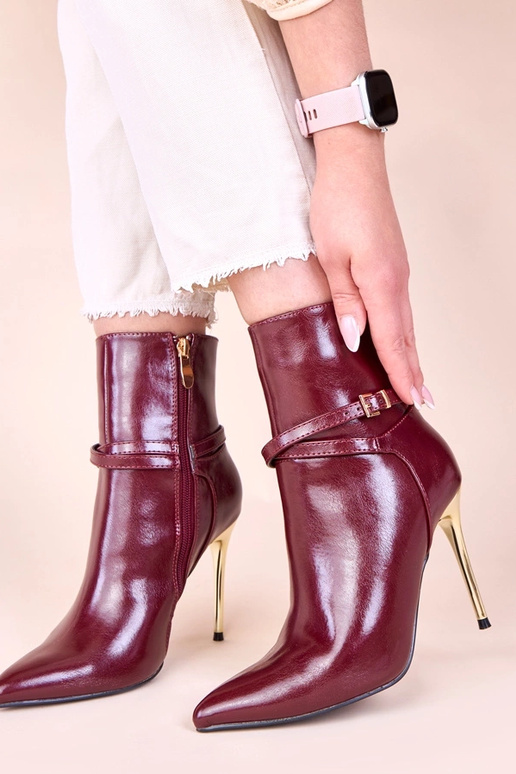 Bottines cerises sur talon doré avec...